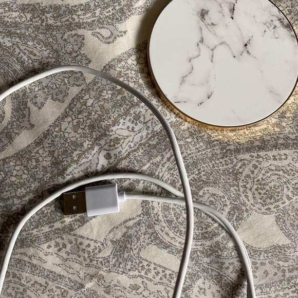 Ideal of Sweden Wireless Qi Charger - Picture 6 of 9